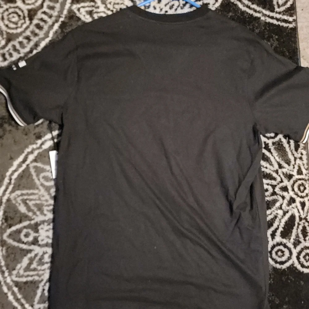 T-Shirt - Picture 5 of 5